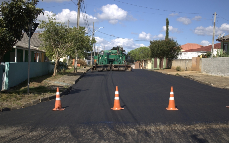 Prefeitura investe R$ 5,5 milhões em asfalto; 41 mil m² no total